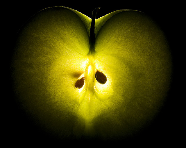 一顆蘋果不能吃到最後才知道是酸的！