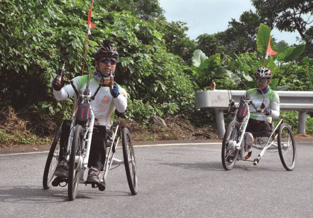 就算沒有雙腳，用手也要追逐自己的夢想!