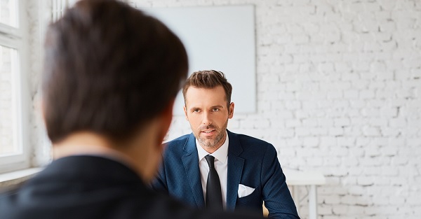 公司說的「沒你不行」這句話完全不可信