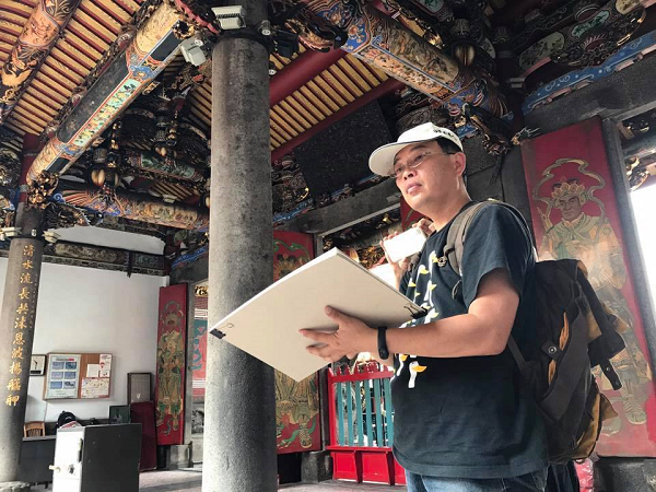 跟著朱啟助旅行速寫教我的事：比起完美的，我更在意是有意思的人生