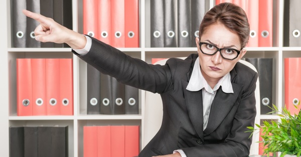 總經理一大早找我進會議室，開始逼我離職…你的自保動作是什麼？