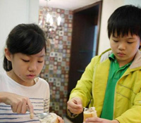 廚房裡的辦家家酒