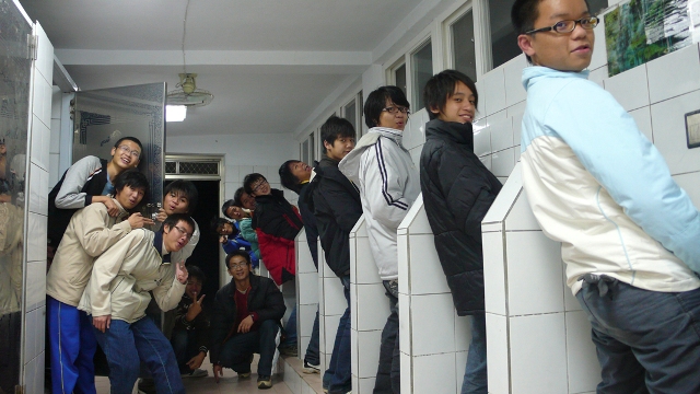 孩子，我和你們同一國！