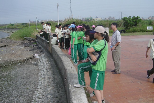 別讓孩子繼續在教室關十二年！
