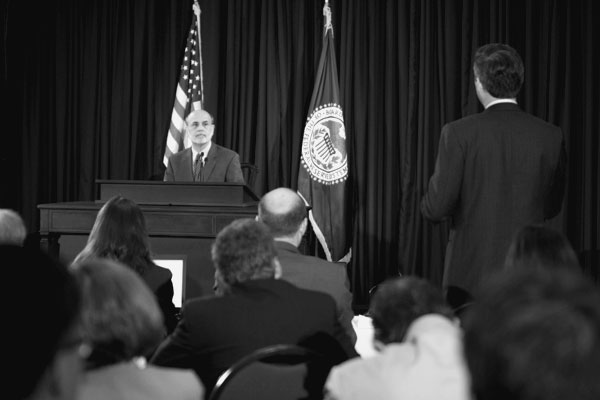 原來面對記者，柏南克也會緊張！