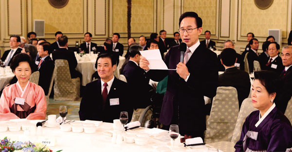 李明博:母親是他智慧的書， 教會他面對世界的勇氣