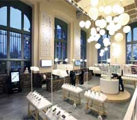 比利時BASE手機店位在古老的中央車站