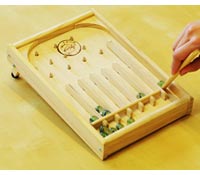 打彈珠不跑夜市，在家DIY也OK的木匠兄妹彈珠台