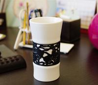 宇寬設計，謙卑禮敬、雙手奉茶的茶湯破箱