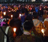 寒夜燭光守護美麗灣