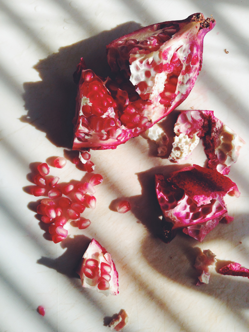 在盤盤碗碗之間