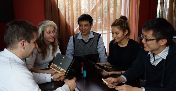 克服英語難題、付出雙倍努力 銀行業成功轉職業務副總