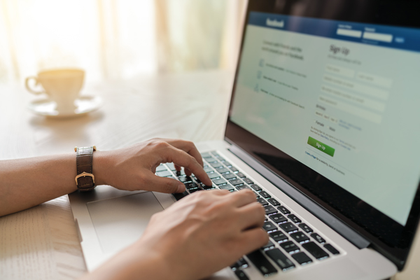 誰說政府小編只能一本正經 不能賣萌有創意？