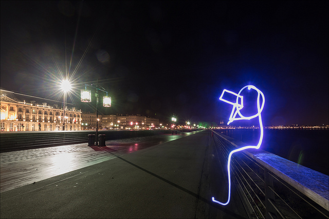 人造光，帶來光明的希望，也將人類推進未知的黑暗！