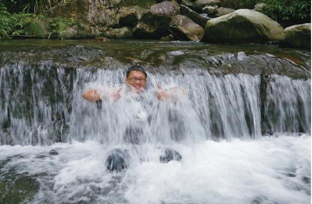 跟著肉魯去跳野溪拔綠蔥！