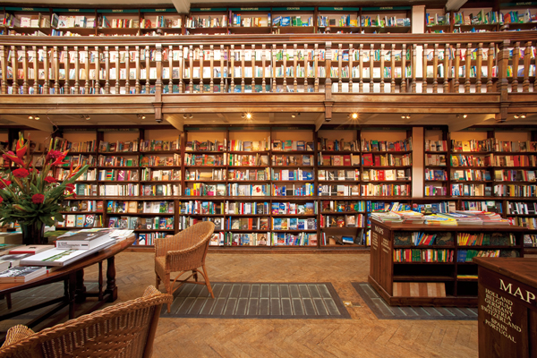 徘徊在書與書之間的書店小旅行