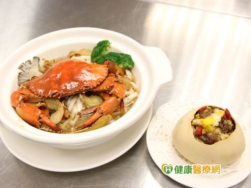 坐月子吃紅蟳椪餅 應適量攝取