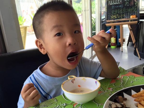 強迫左撇子寶寶改用右手　小心日後「口吃」 