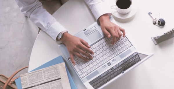 防護3C藍光有一套 避免黃斑病變早到