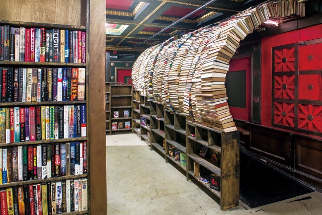 書店，是讓書與人完整彼此的浪漫所在