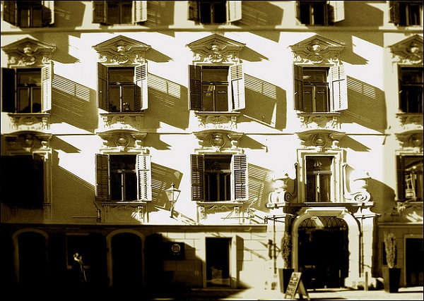 藝術治療 探討內在的光與影