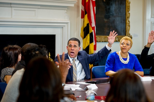 仗義執言時，適度加入幽默，讓上司都聽你