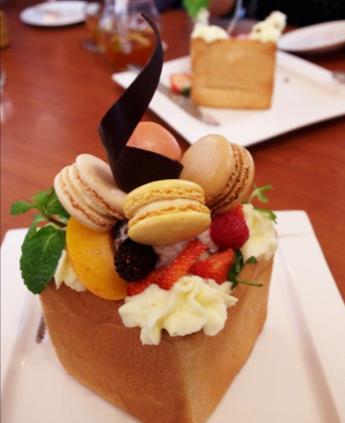 原來有錢人是用你的錢享受消費