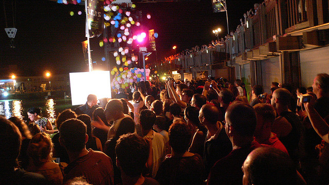 再遠都要跟朋友一起燦爛