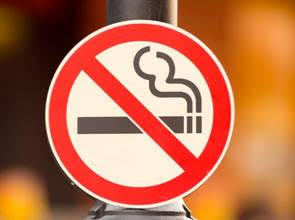 開車抽菸無妨？ 殘留二手菸致癌率高