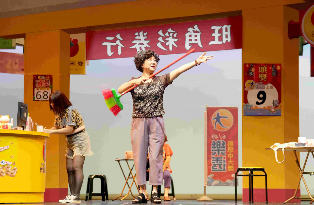 吳念真,綠光,人間條件8 凡人歌，金鐘影后楊麗音飾演彩券行老闆娘，以親民演技展現在地小人物魅力。（攝影：張大魯）