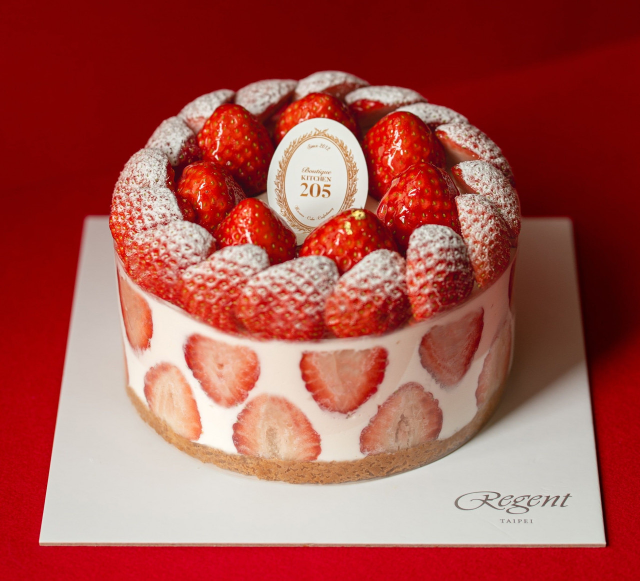 韓國「kitchen205」草莓蛋糕快閃晶華！單月銷售破萬顆、不止經典草莓園蛋糕，這次再加2款新品
