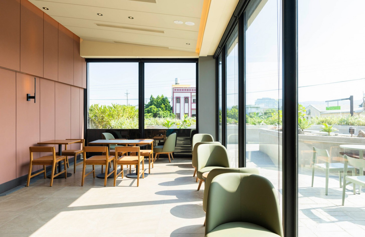 星巴克,苑裡稻香門市