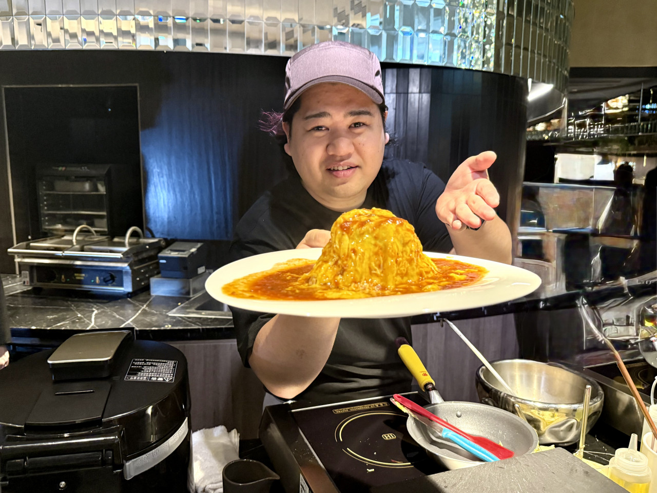 「SANTA蛋包飯」晶華限時開賣！日本神級一刀劃開半熟蛋瀑布、31歲主廚親自服務…2款台灣限定必吃