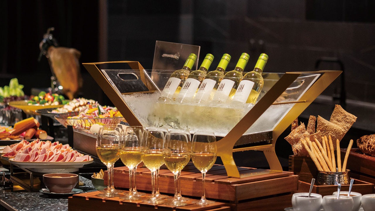 台中獨家超人氣自助餐「島語」進駐漢神購物廣場，將於七月開幕