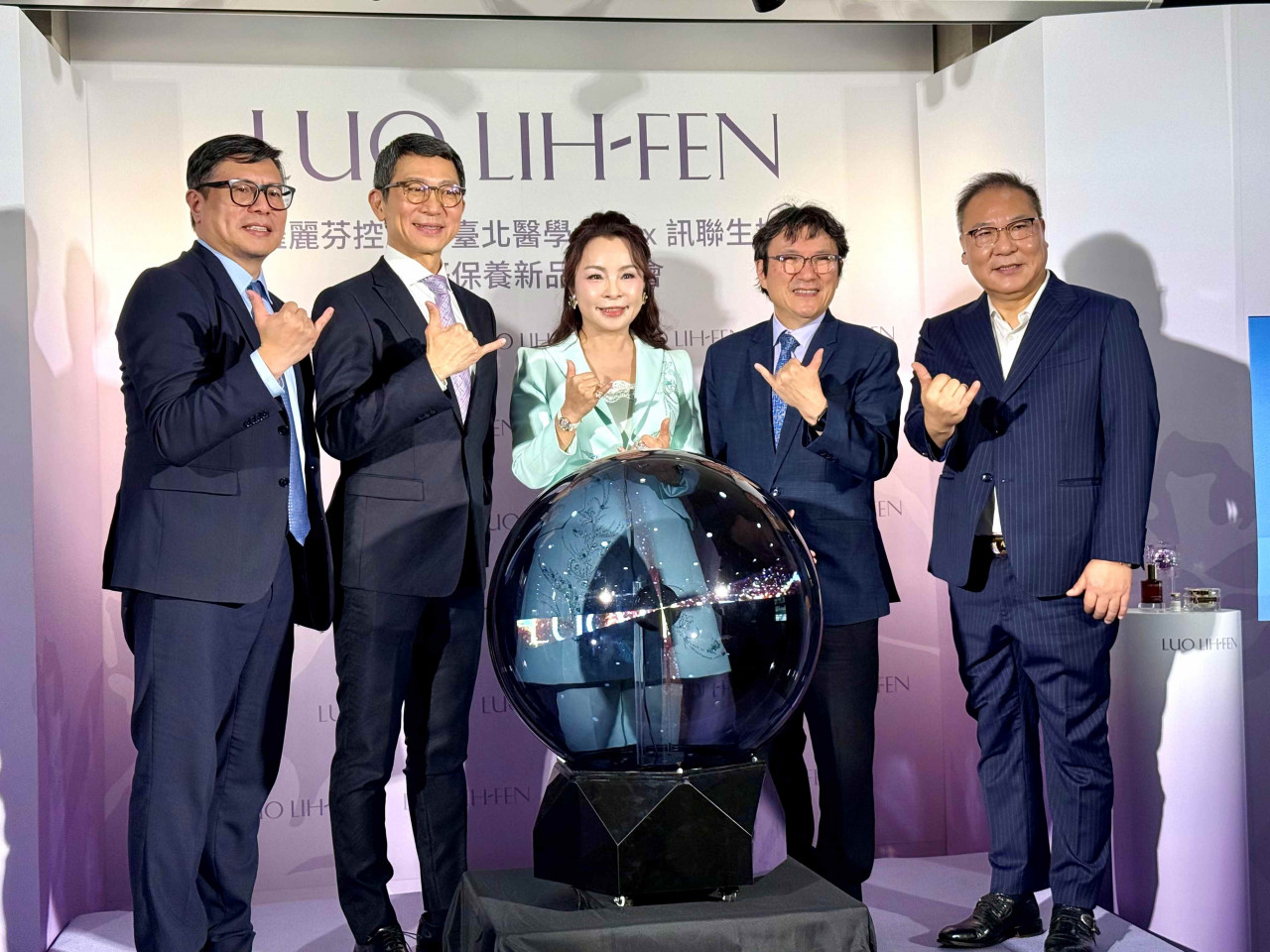 花21年才做出醫研保養品！羅麗芬、北醫、訊聯催生2新品…訊聯董座：羅麗芬KY用科學實證「很驚豔」