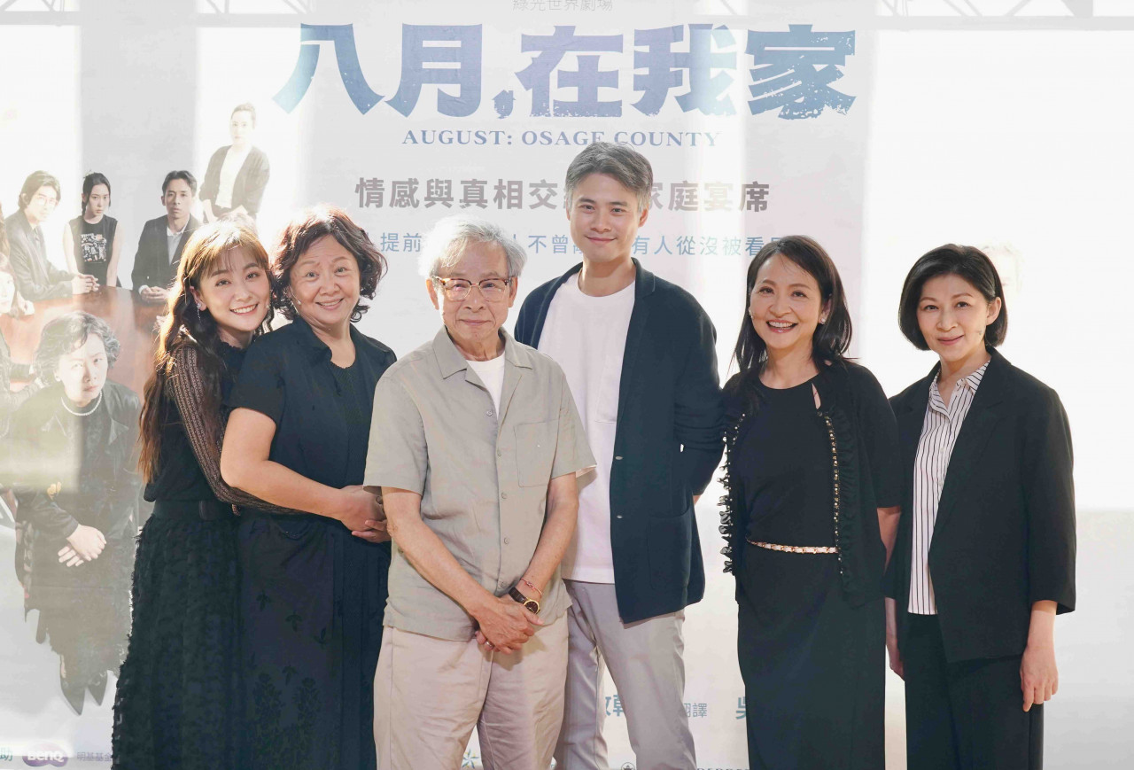 《八月，在我家》原著好到吳念真很想跪拜…情勒的母親、失蹤的父親，3位女兒上演一場家庭風暴