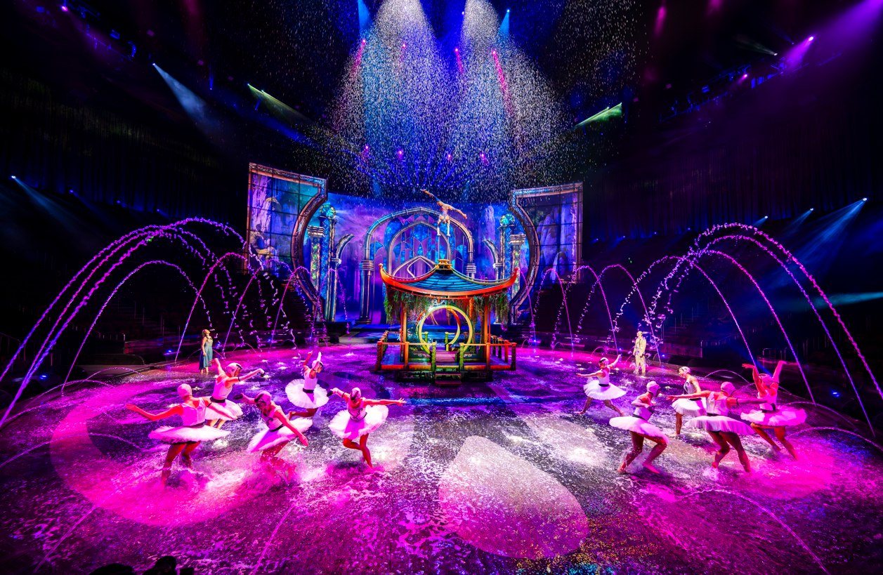 《水舞間》玩澳門必看！門票、座位圖、表演時間…新濠天地83億鉅作：沒看就像去巴黎，錯過艾菲爾鐵塔