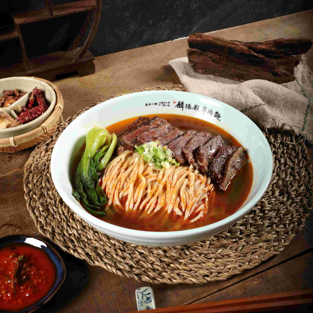 築間，麟德殿牛肉麵