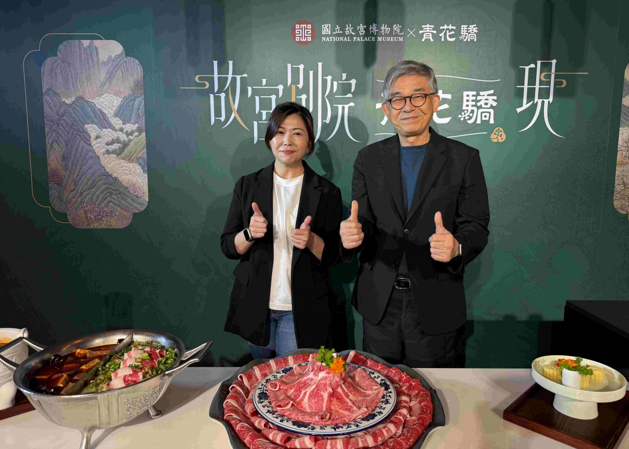青花驕X故宮，用國寶發想3款菜色 … 坐在《清明上河圖》場景中用餐，9月再推限量聯名禮盒