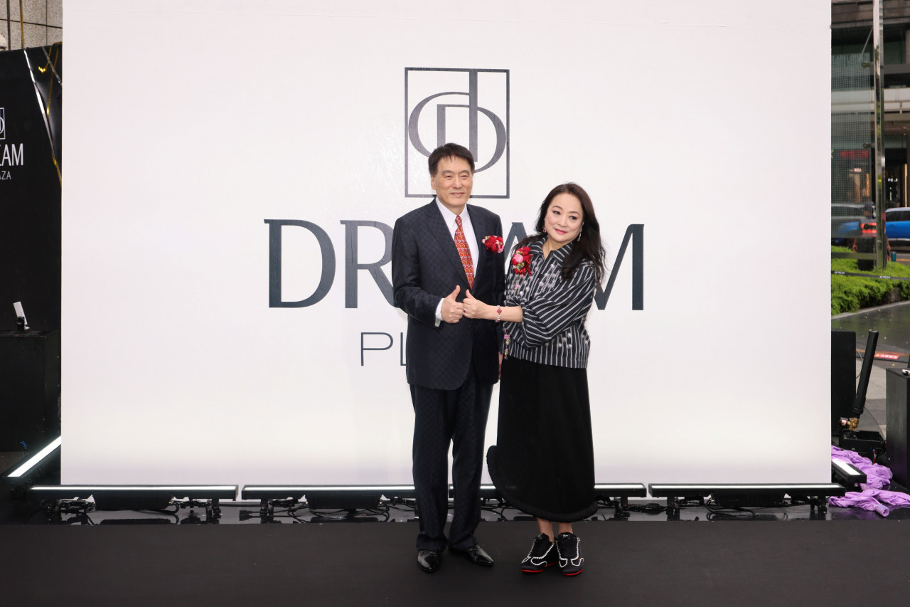 Dream Plaza花30億捏出來！羅智先拿到千坪星巴克裝潢帳單「超驚訝」…笑稱半夜被趕出來也有地方去