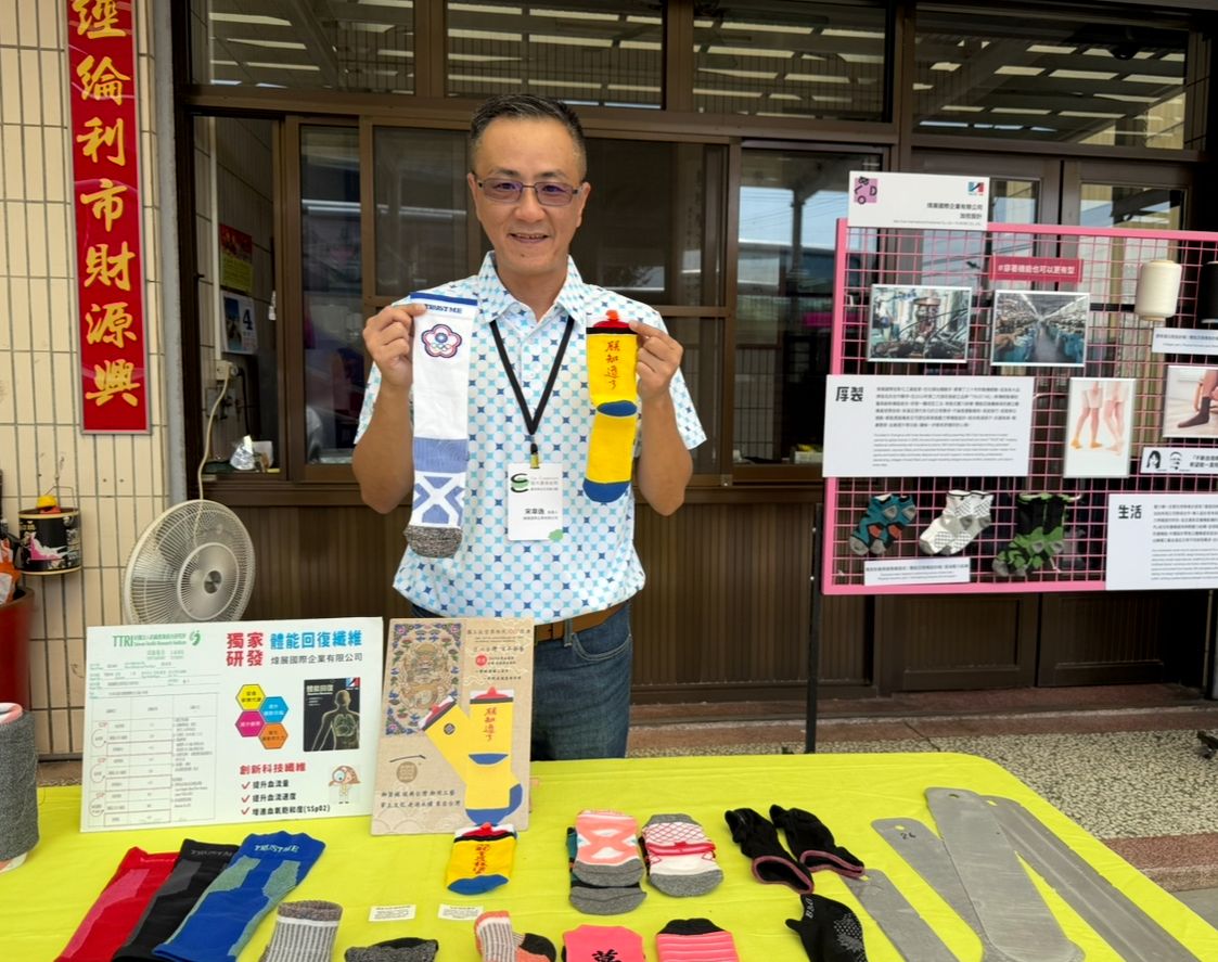 白沙屯媽祖「勇」襪他做的！7年級生從薄利襪、賣到一雙4千，做出國手比賽襪：想活就要找到對的客人