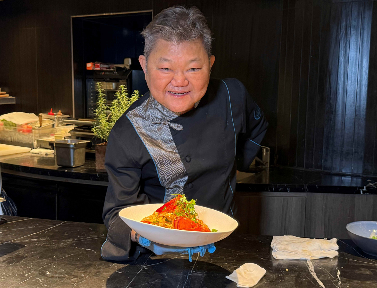 「新加坡法餐之父」拿手菜台灣吃的到！肉骨茶加入這道神秘香味…晶華線上旅展栢麗廳餐券7折開賣