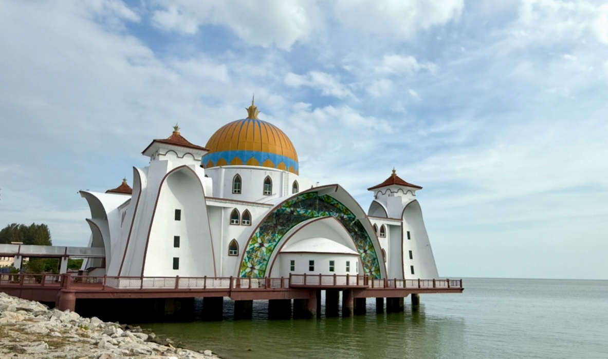 馬六甲，雞場街文化坊，馬六甲海峽清真寺