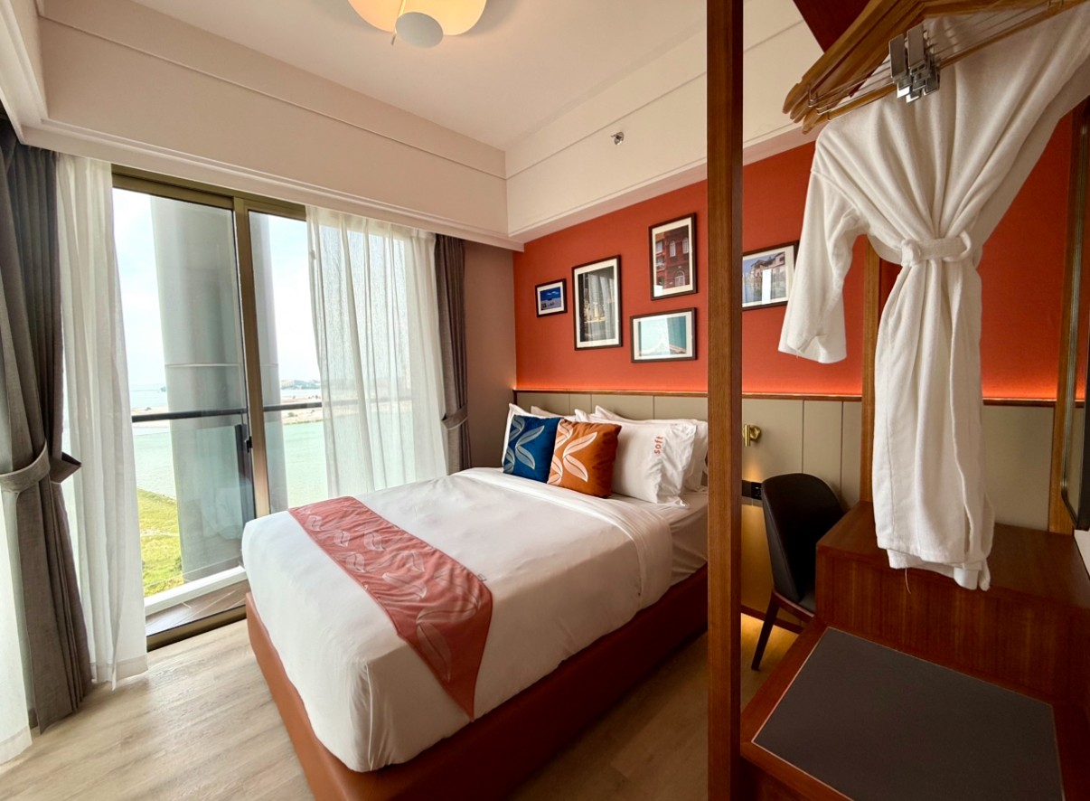 馬六甲海峽, 亞昕,鉑昕酒店，五星級飯店