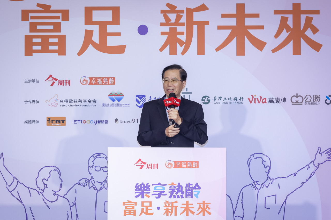幸福熟齡論壇／長輩大小事都問AI！陪聊天給情緒價值…台師大校長：科技應用也會「溫水煮青蛙」