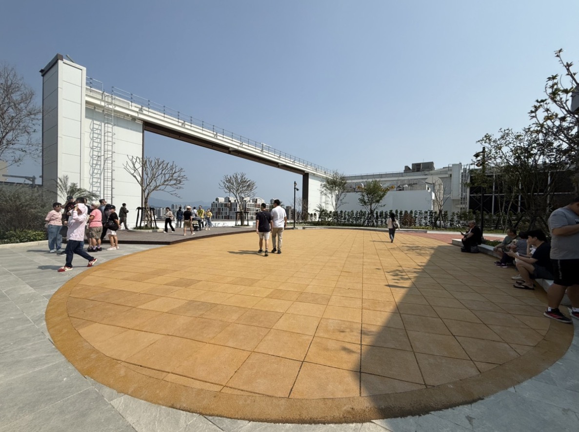 6樓的「Sky Park琉光花園」高空戶外空間。