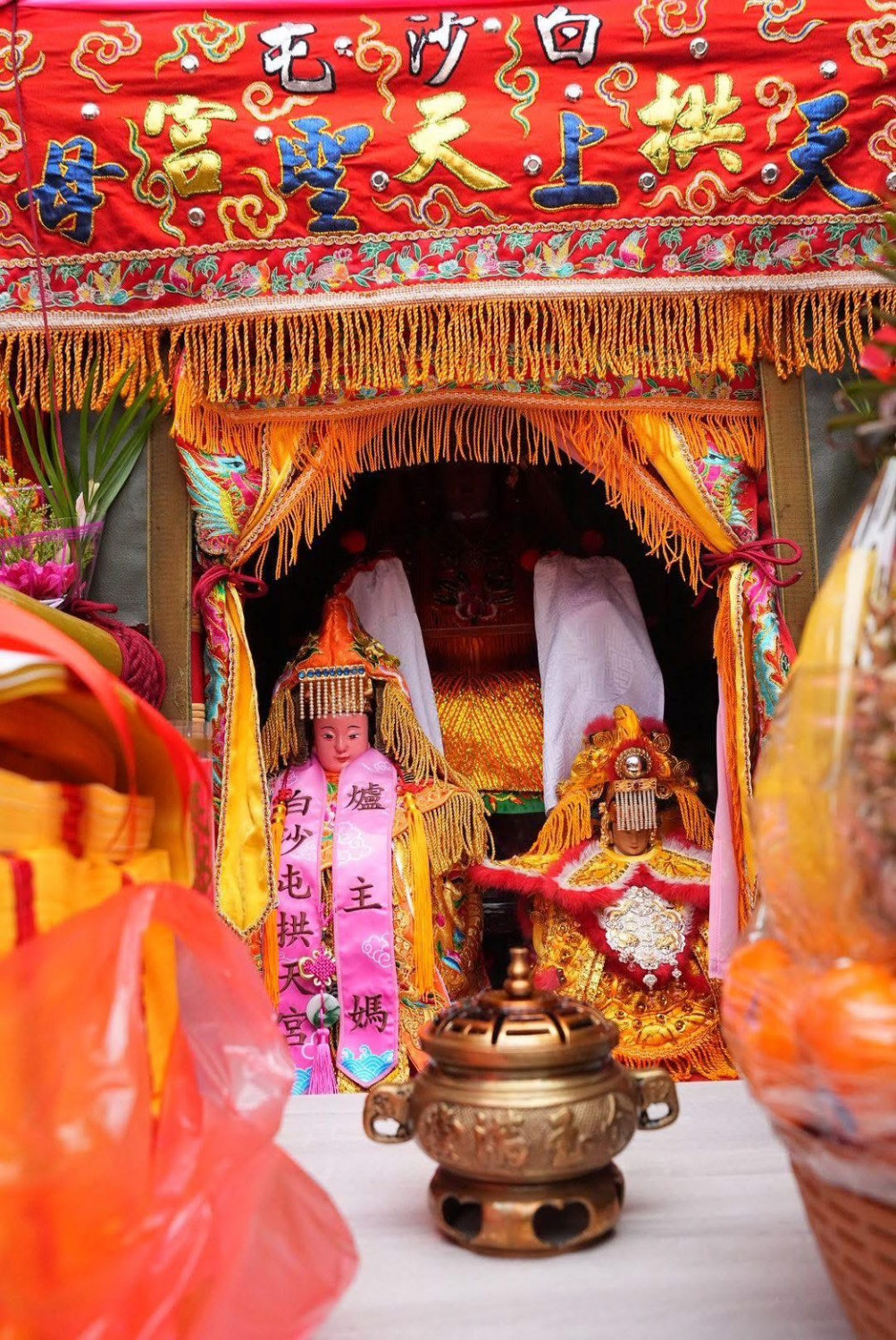 白沙屯媽祖,鑽轎底