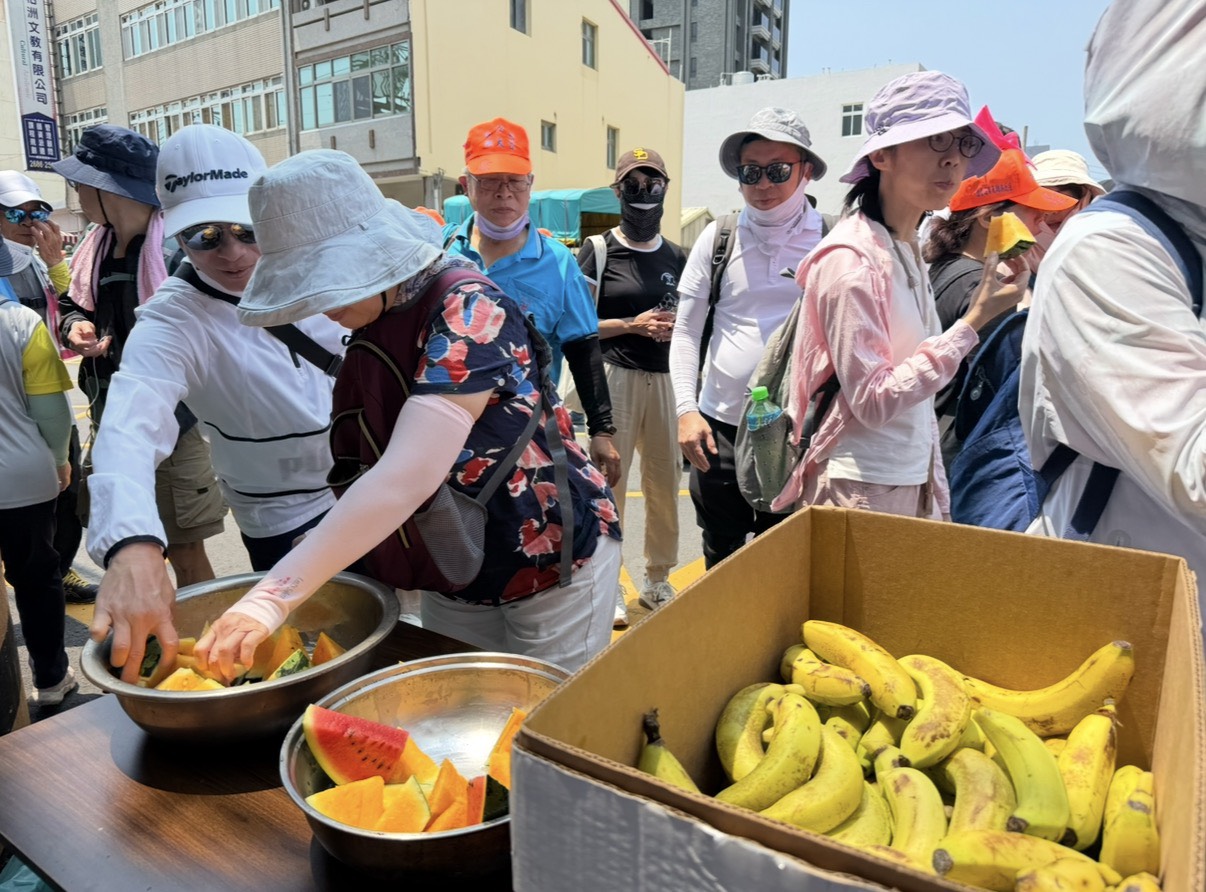 白沙屯媽祖,鑽轎底