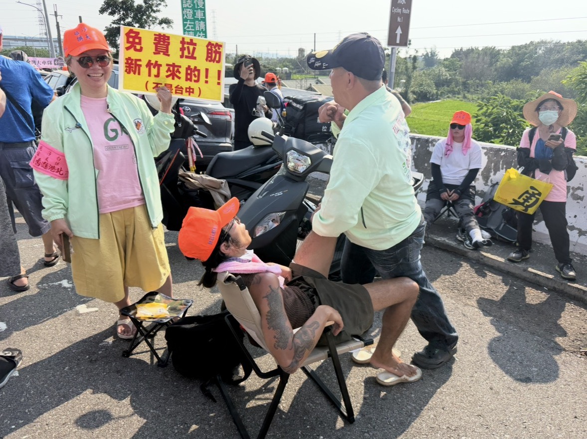 白沙屯媽祖,鑽轎底