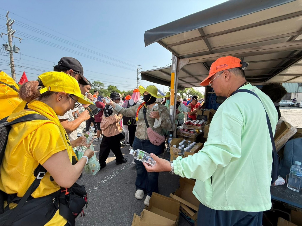 白沙屯媽祖,鑽轎底